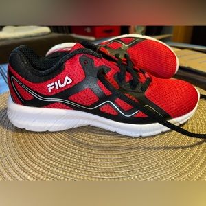 Size 4 boy’s shoes (age 7-10)